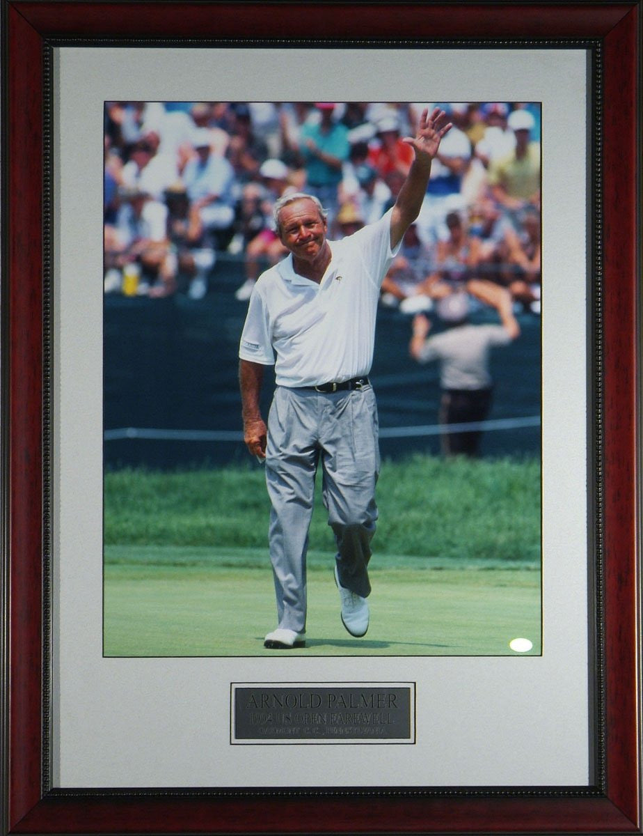 Arnold Palmer Waves Farewell to US